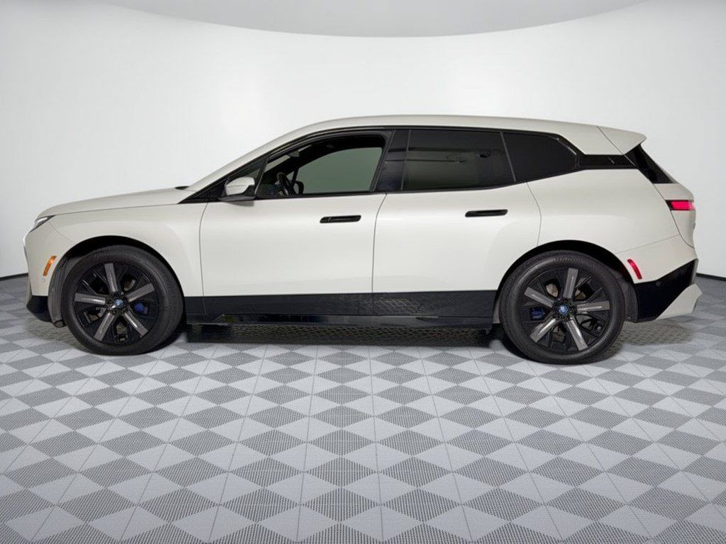 Certified 2024 BMW iX xDrive50 w/ Premium Package AWD/4WD image 2
