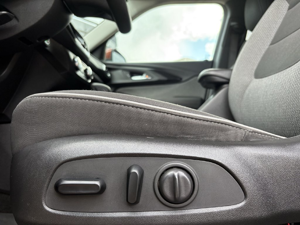 Used 2021 Chevrolet TrailBlazer LT w/ Convenience Package FWD image 12
