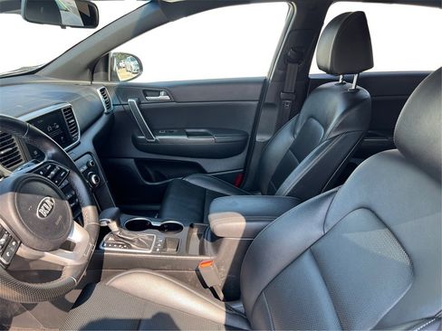 Used 2022 Kia Sportage Nightfall Edition image 10