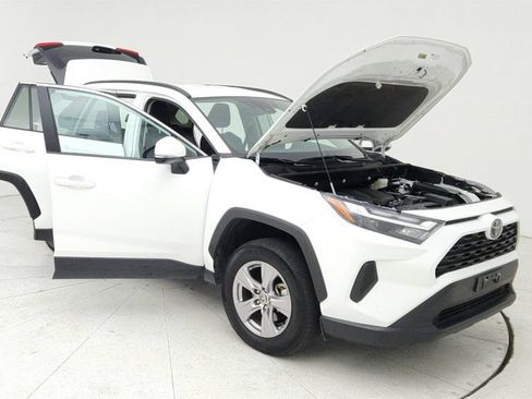 Used 2025 Toyota RAV4 XLE AWD/4WD image 9