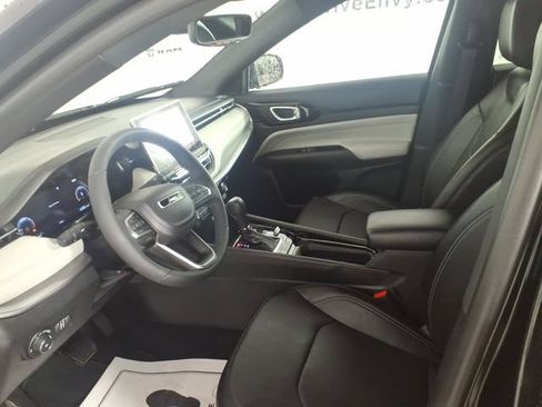 Used 2025 Jeep Compass Limited w/ Elite Group AWD/4WD image 12