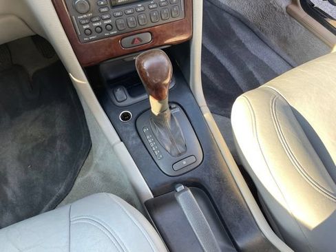 Used 2001 Volvo C70 HT FWD image 19