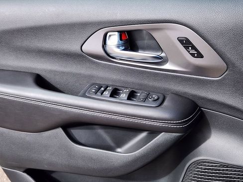 New 2026 Chrysler Pacifica Select image 6