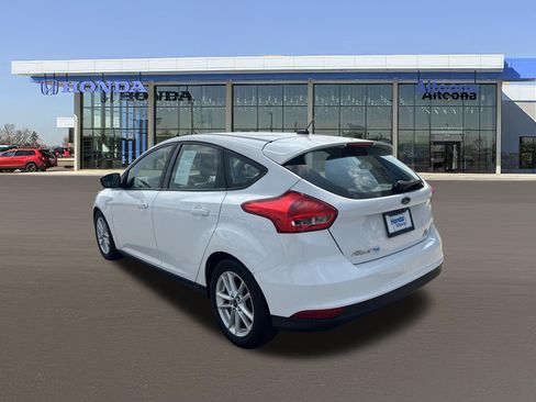Used 2015 Ford Focus SE FWD image 3