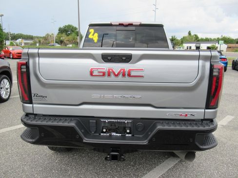 Used 2024 GMC Sierra 2500 AT4X AWD/4WD image 6