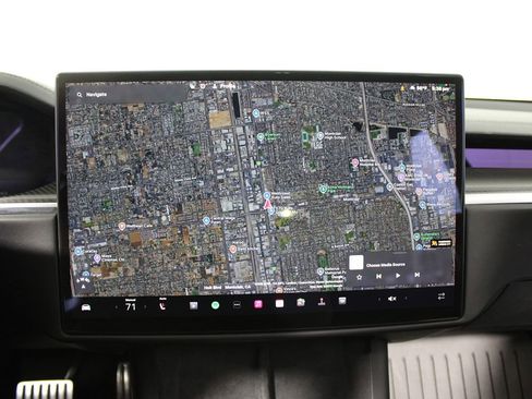 Used 2022 Tesla Model S Plaid image 14