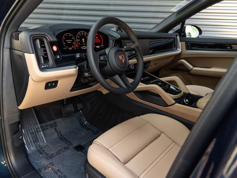 New 2026 Porsche Cayenne E-Hybrid Coupe image 4