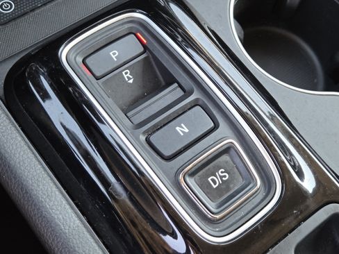 Used 2025 Honda Pilot Touring image 32