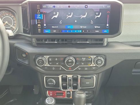 Certified 2025 Jeep Gladiator Sport image 17