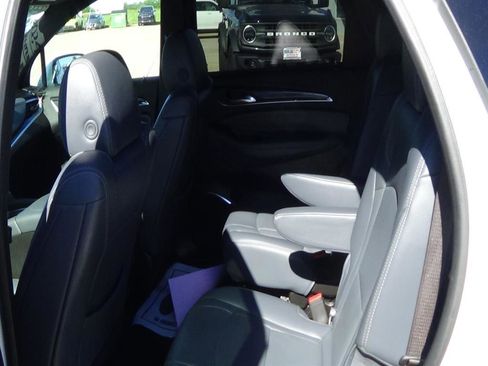 Used 2024 Buick Enclave Premium image 11
