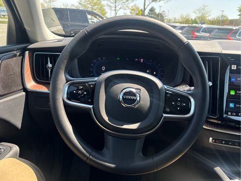 Used 2023 Volvo XC60 B5 Plus AWD/4WD image 13