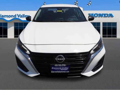 Used 2025 Nissan Altima 2.5 SV FWD image 2