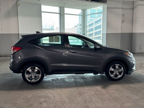 Used 2022 Honda HR-V LX image 12