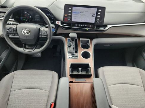 Certified 2023 Toyota Sienna LE FWD image 26
