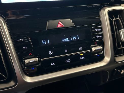 Used 2022 Kia Sorento S w/ Panoramic Sunroof Package AWD/4WD image 15