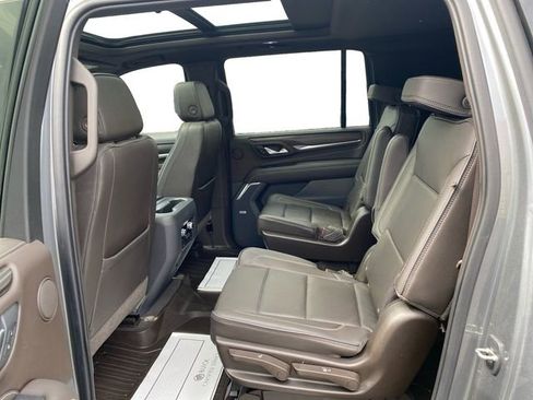 Used 2021 GMC Yukon XL Denali w/ Denali Premium Package AWD/4WD image 16