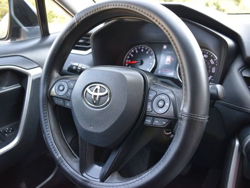 Used 2021 Toyota RAV4 LE FWD image 25
