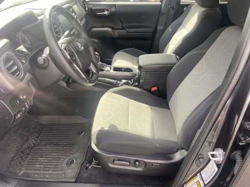 Used 2022 Toyota Tacoma TRD Sport w/ Technology Package image 14