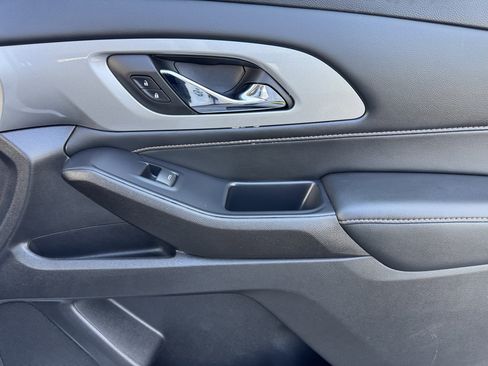 Used 2021 Chevrolet Traverse RS image 23