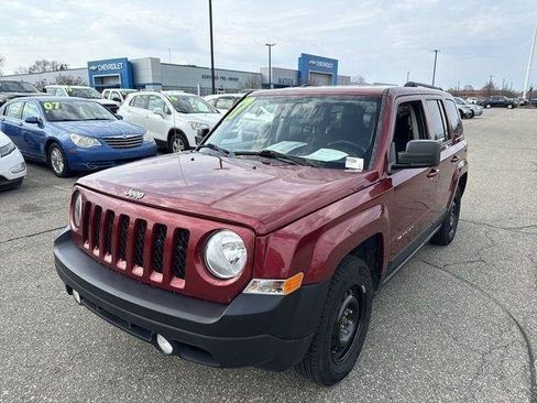 Used 2017 Jeep Patriot Sport w/ Power Value Group FWD image 5