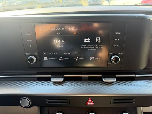 Used 2023 Kia Carnival LX FWD image 18
