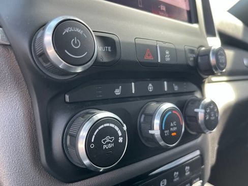 Used 2023 RAM 2500 Big Horn w/ Night Edition AWD/4WD image 18