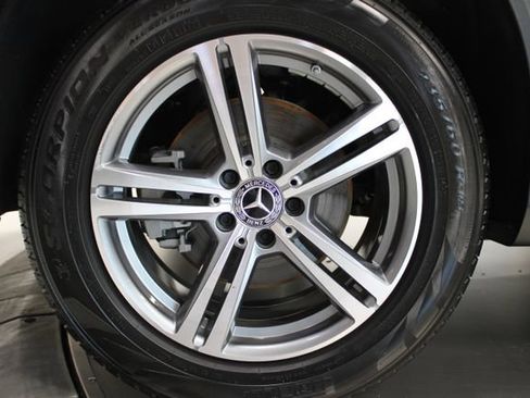 Used 2022 Mercedes-Benz GLC 300 w/ Premium Package Lite image 30