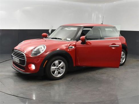 Used 2020 MINI Cooper 2-Door Hardtop w/ Storage Package image 23