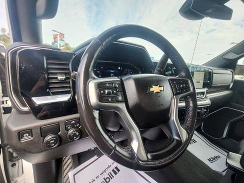 Used 2022 Chevrolet Silverado 1500 LT image 10
