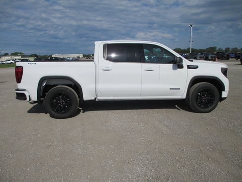 New 2025 GMC Sierra 1500 Elevation image 3