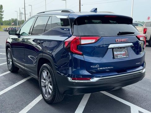 Used 2023 GMC Terrain SLT w/ Infotainment Package II AWD/4WD image 10