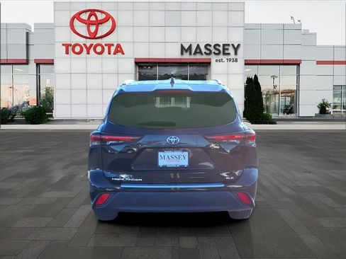 Used 2024 Toyota Highlander XLE image 4