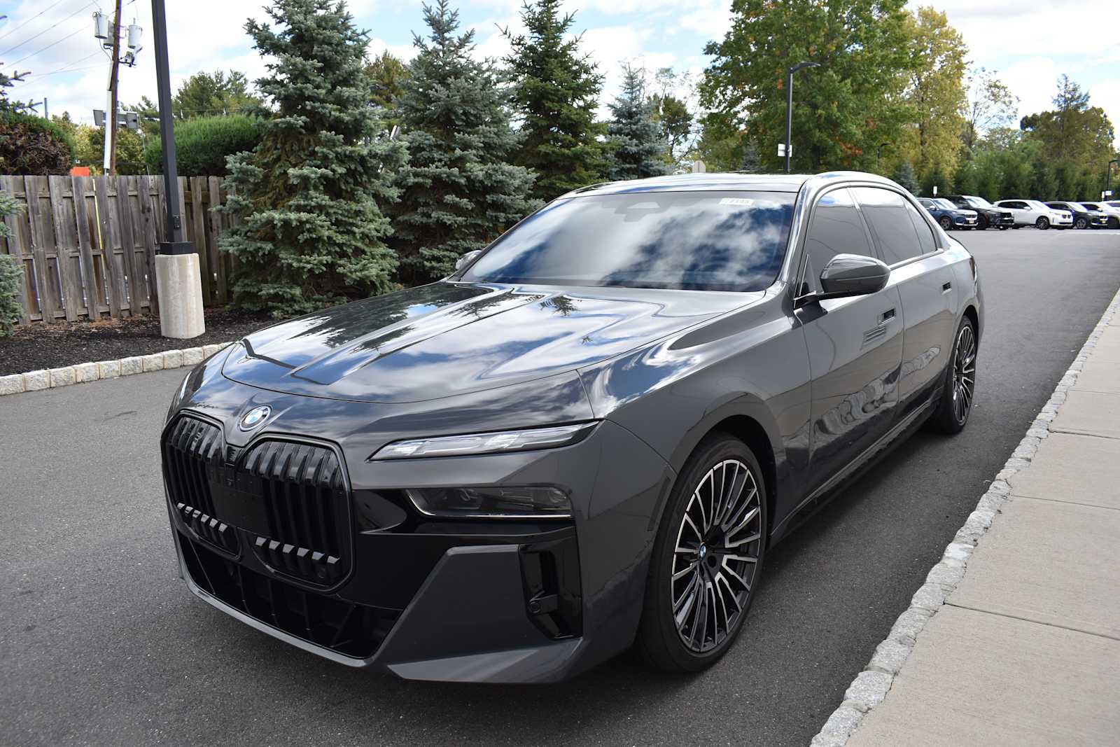 Used 2024 BMW i7 xDrive60 w/ Executive Package AWD/4WD image 3