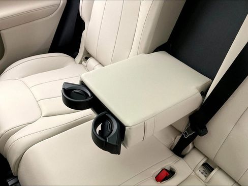 Certified 2026 Mercedes-Benz GLB 250 4MATIC image 39