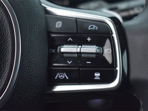 Certified 2025 Kia Sorento EX image 27