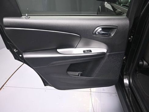 Used 2020 Dodge Journey SE w/ SE Popular Equipment Group image 25