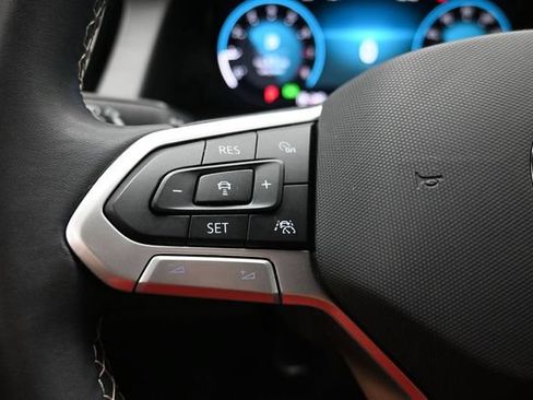 Used 2024 Volkswagen Atlas Cross Sport SE FWD image 9