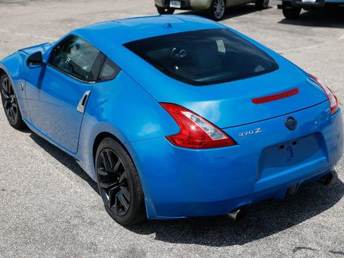 Used 2009 Nissan 370Z Touring RWD image 3