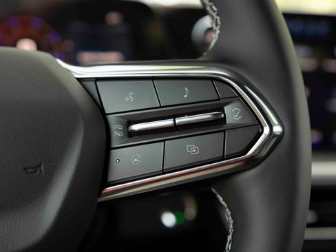 New 2025 Chevrolet Traverse LT image 15