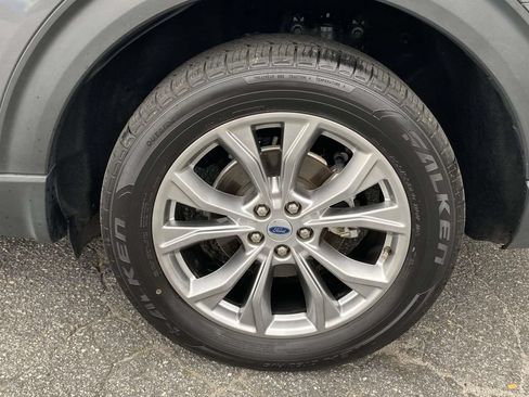 Used 2021 Ford Explorer XLT w/ Equipment Group 202A AWD/4WD image 8