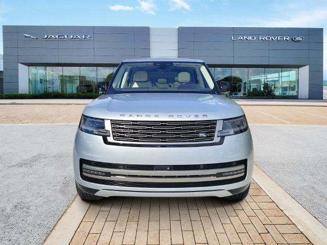 Used 2023 Land Rover Range Rover SE AWD/4WD image 2