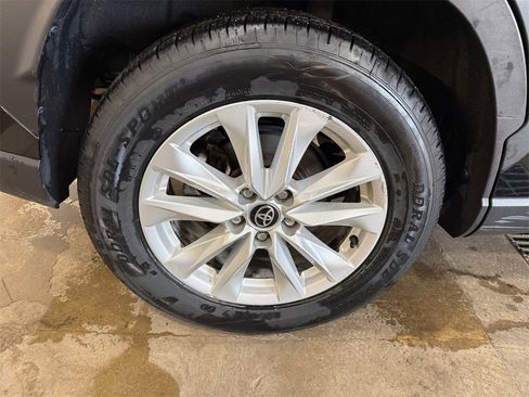 Used 2022 Toyota Corolla Cross LE image 35