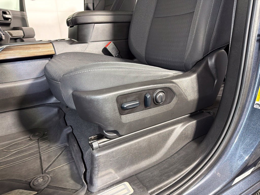 Used 2022 Chevrolet Silverado 1500 RST w/ LPO, Blackout Package AWD/4WD image 12