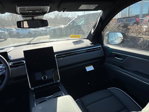 New 2026 GMC Sierra EV Elevation image 33