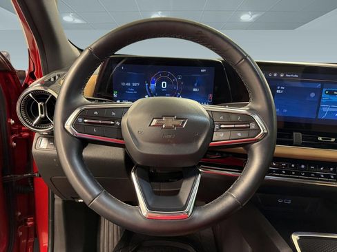 Used 2025 Chevrolet Equinox ACTIV w/ Safety and Technology Package AWD/4WD image 17