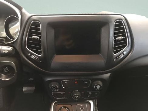 Used 2019 Jeep Compass Latitude w/ Popular Equipment Group AWD/4WD image 17