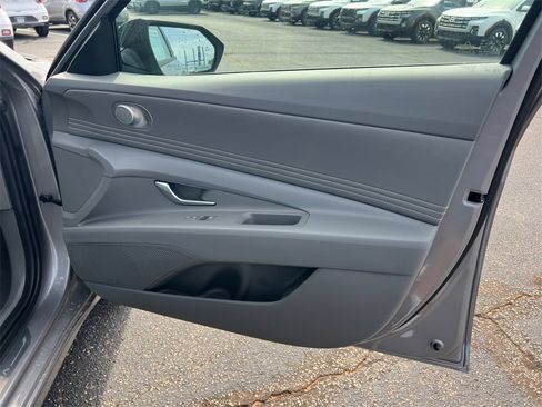Used 2025 Hyundai Elantra SEL image 14
