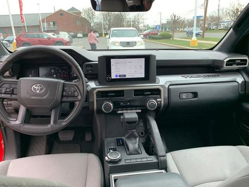 Used 2025 Toyota Tacoma SR5 AWD/4WD image 15