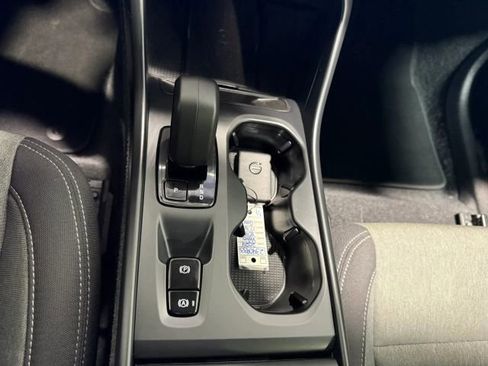 Used 2024 Volvo XC40 B5 Core image 22