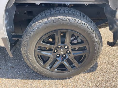 Used 2025 Chevrolet Silverado 1500 Custom w/ Turbomax Blackout Package RWD image 17